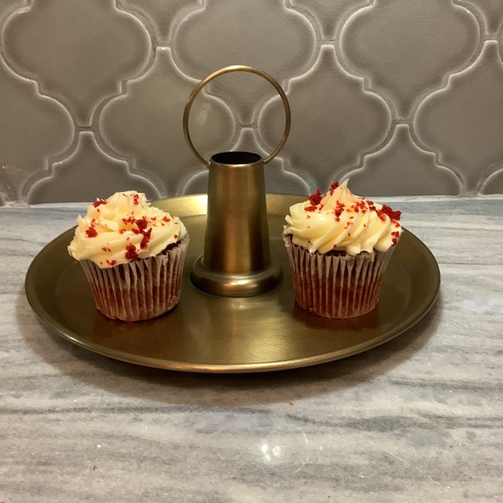Metal bottle topper with handle